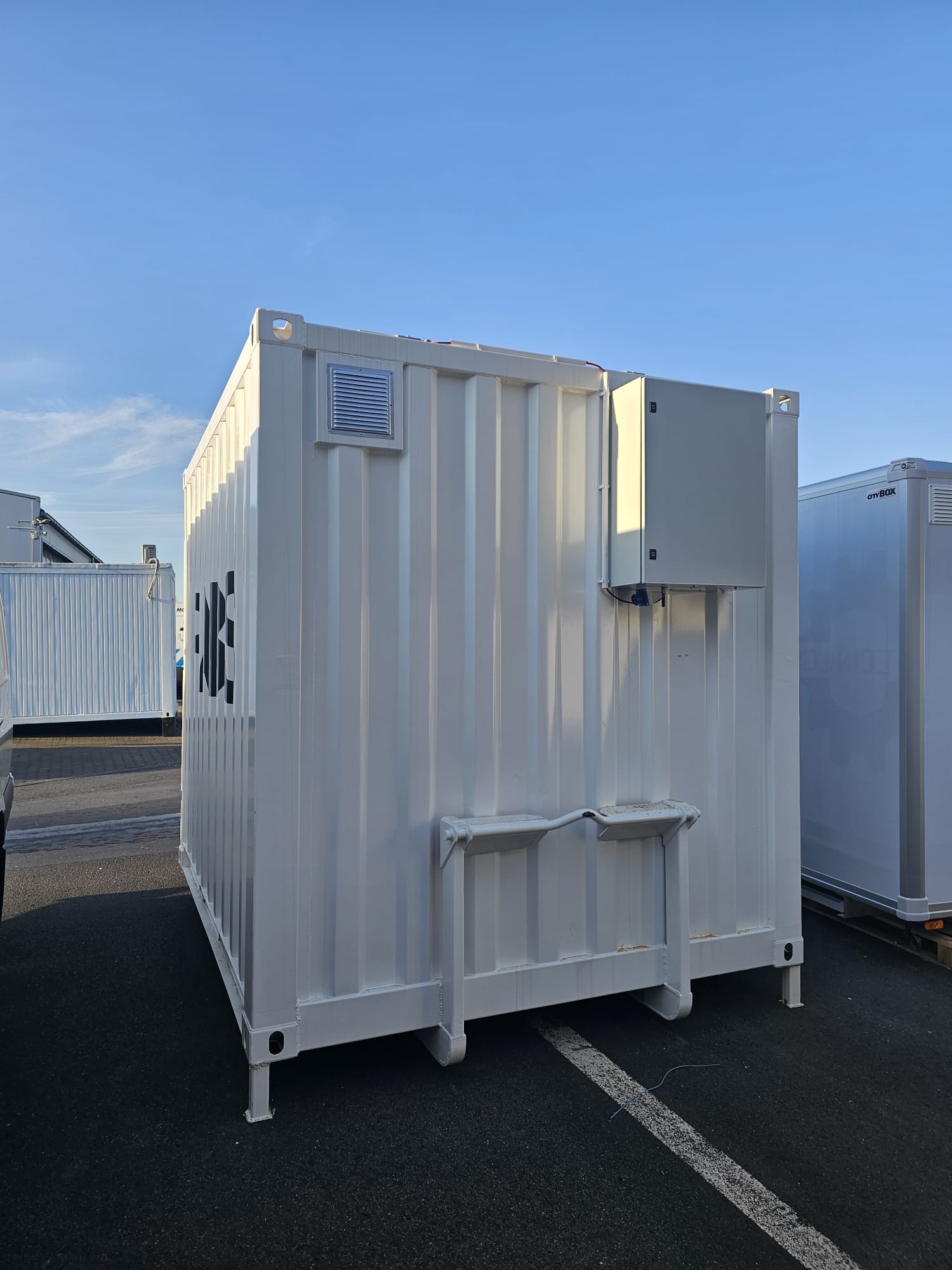 Batterielagercontainer "RABS" 10 FUSS für bis zu 4 Batterien, vollkommen Autonom
