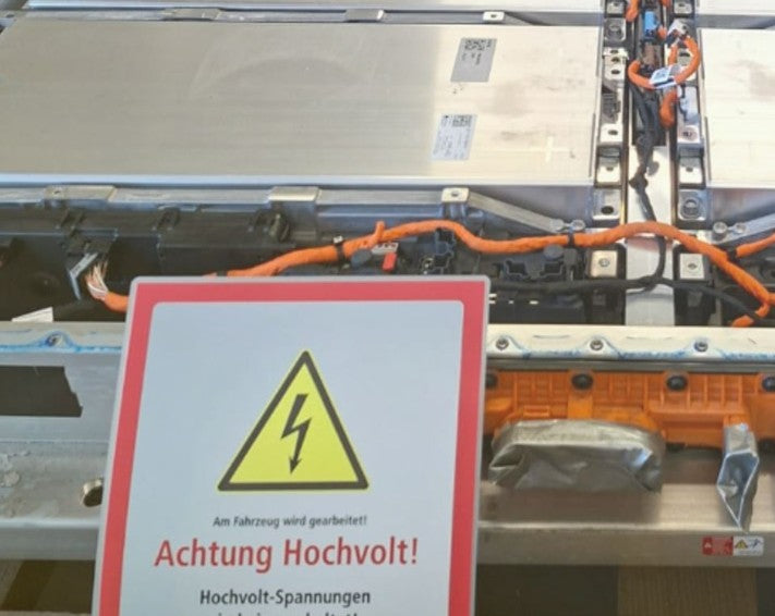 Arbeiten an Fahrzeugen mit Hochvoltsystemen - Training Stufe 3S - Arbeiten an unter Spannung stehenden HV-Systemen